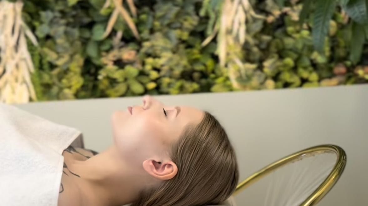 Rytuał Head Spa w AURA HOLISTIC MEDICAL&SPA w Pruszkowie